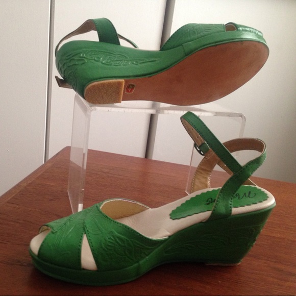COPY - Brand new hand made leather wedges. - Picture 3 of 4